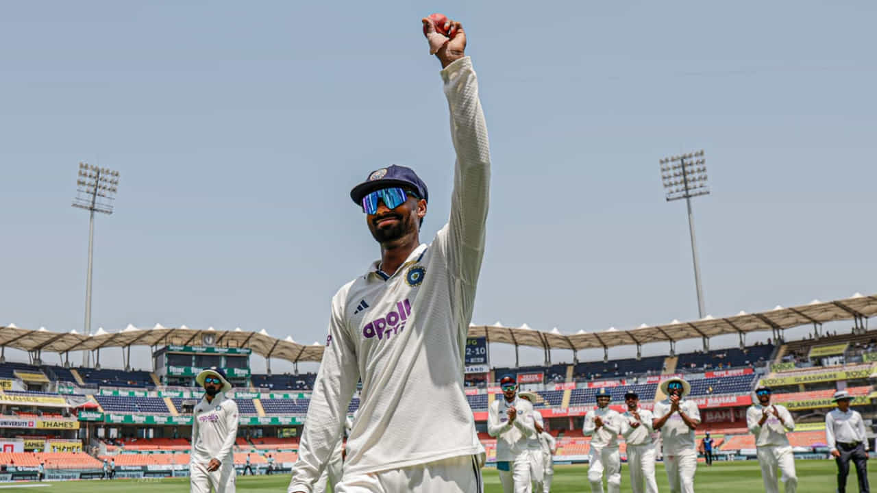 IND vs SL: ವಿಕೆಟ್ಗಳ ಮಳೆ ಸುರಿಸುತ್ತಿರುವ ಈ ಮಾನವ್ ಸುತಾರ್ ಯಾರು? IND vs SL: ವಿಕೆಟ್ಗಳ ಮಳೆ ಸುರಿಸುತ್ತಿರುವ ಈ ಮಾನವ್ ಸುತಾರ್ ಯಾರು?