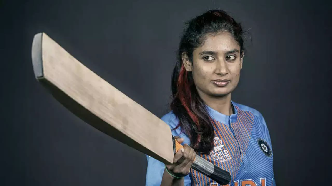 ಇನ್ನು ಈ ಪಟ್ಟಿಯಲ್ಲಿ ಅಗ್ರಸ್ಥಾನದಲ್ಲಿರುವುದು ಟೀಮ್ ಇಂಡಿಯಾದ ಮಾಜಿ ನಾಯಕಿ ಮಿಥಾಲಿ ರಾಜ್. ಟೀಮ್ ಇಂಡಿಯಾ 314 ಇನಿಂಗ್ಸ್ ಆಡಿರುವ ಮಿಥಾಲಿ ಒಟ್ಟು 10,868 ರನ್ ಕಲೆಹಾಕಿದ್ದಾರೆ. ಈ ಮೂಲಕ ಮಹಿಳಾ ಅಂತಾರಾಷ್ಟ್ರೀಯ ಕ್ರಿಕೆಟ್​ನಲ್ಲಿ ಅತೀ ಹೆಚ್ಚು ರನ್​ ಗಳಿಸಿದ ಬ್ಯಾಟರ್ ಎನಿಸಿಕೊಂಡಿದ್ದಾರೆ. (PC: GettyImages)