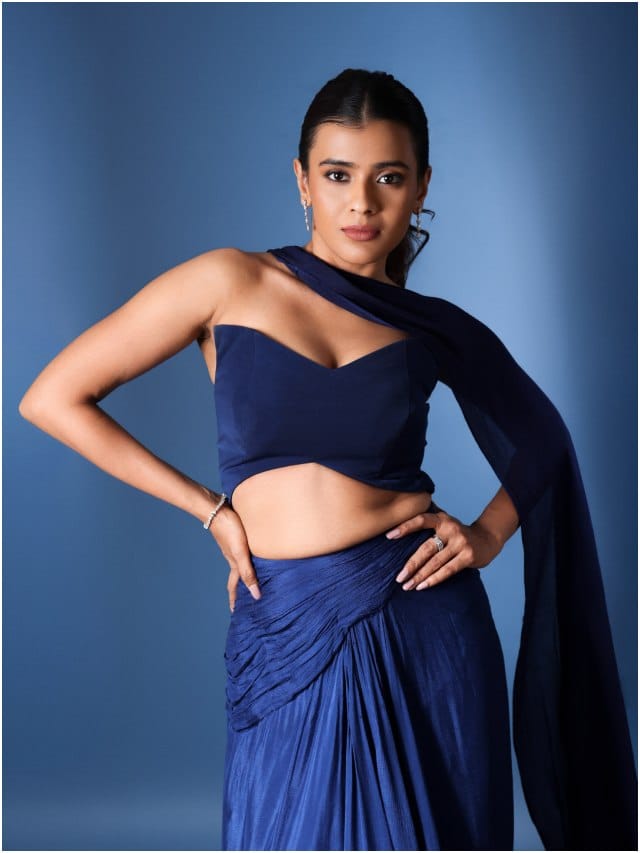 ನೀಲಿ ಉಡುಗೆಯಲ್ಲಿ ಮಿಂಚಿದ ನಟಿ ಅಧ್ಯಕ್ಷ ನಟಿ ಹೆಬಾ ಪಟೇಲ್