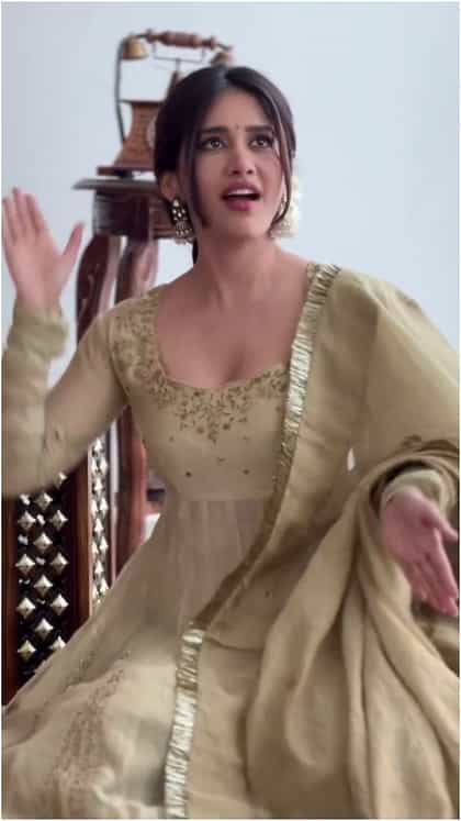 ಕುಳಿತಲ್ಲೆ ಸ್ಟೆಪ್ ಹಾಕಿದ ನಭಾ ನಟೇಶ್
