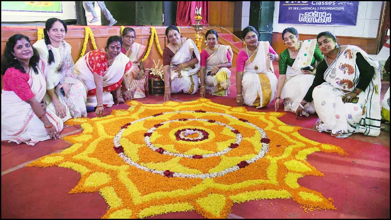 Onam 2026: ರಾಜ ಮಹಾಬಲಿಯ ಸ್ವಾಗತಕ್ಕೆ ಸಜ್ಜಾದ ಕೇರಳ; ಇಂದಿನಿಂದ 10 ದಿನಗಳ ವರೆಗೆ ಓಣಂ ಸಂಭ್ರಮ Onam 2026: ರಾಜ ಮಹಾಬಲಿಯ ಸ್ವಾಗತಕ್ಕೆ ಸಜ್ಜಾದ ಕೇರಳ; ಇಂದಿನಿಂದ 10 ದಿನಗಳ ವರೆಗೆ ಓಣಂ ಸಂಭ್ರಮ