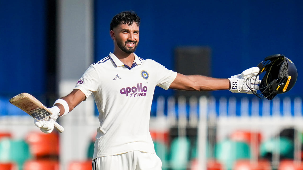 ಮತ್ತೊಂದೆಡೆ, ದೇವದತ್ ಪಡಿಕ್ಕಲ್ ಎರಡು ಪಂದ್ಯಗಳಲ್ಲಿ 328 ರನ್ ಕಲೆಹಾಕಿದರು. ಹಾಗೆಯೇ ಗಾಲೆ ಮತ್ತು ಕೊಲಂಬೊದಲ್ಲಿ ಶತಕಗಳನ್ನು ಬಾರಿಸಿದರು. ಪಡಿಕ್ಕಲ್ ಕೇವಲ ಮೂರು ಇನ್ನಿಂಗ್ಸ್ಗಳನ್ನು ಆಡುವ ಅವಕಾಶ ಸಿಕ್ಕಿದ್ದರೂ, ಸೋನಲ್ ಅವರಿಗಿಂತ ಉತ್ತಮ ಪ್ರದರ್ಶನ ನೀಡಿದರು. ಮುಖ್ಯವಾದ ವಿಷಯವೆಂದರೆ ಸೋನಲ್ ಈ ರನ್ಗಳನ್ನು ಗಳಿಸಿದ್ದು ಅವರ ತಂಡವು ಈಗಾಗಲೇ ಒಂದು ಟೆಸ್ಟ್ನಲ್ಲಿ ಸೋತಿದ್ದಾಗ. ಎರಡನೇ ಟೆಸ್ಟ್ನಲ್ಲಿ, ತಂಡವು ಫಾಲೋ ಆನ್ ಆಡಬೇಕಾಯಿತು. ಆದ್ದರಿಂದ, ಸೋನಾಲ್ಗಿಂತ ಪಡಿಕ್ಕಲ್ ಸರಣಿಯ ಆಟಗಾರ ಪ್ರಶಸ್ತಿಗೆ ಅರ್ಹರು(PC-PTI).