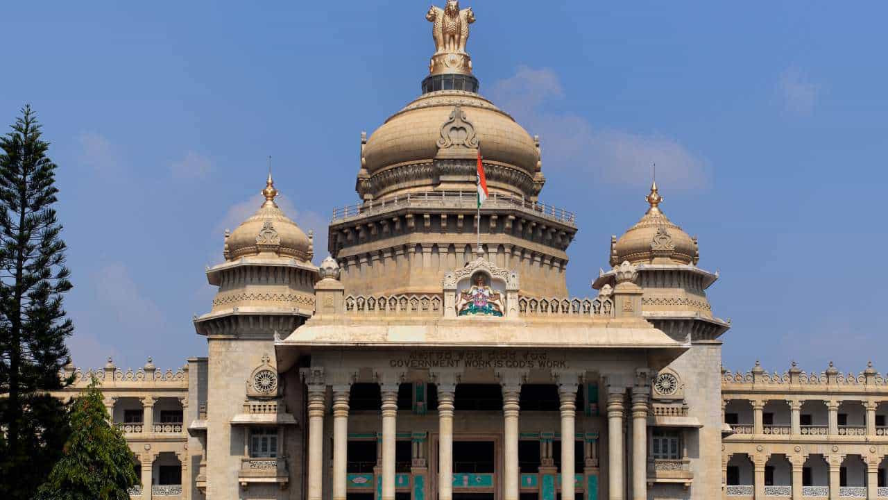 ಪಿಂಚಣಿದಾರರಿಗೆ ವರಮಹಾಲಕ್ಷ್ಮಿ ಹಬ್ಬದ ಬಂಪರ್ ಗಿಫ್ಟ್: ವಾರ್ಷಿಕ ಆದಾಯ ಮಿತಿ ಹೆಚ್ಚಿಸಿದ ಸರ್ಕಾರ ಪಿಂಚಣಿದಾರರಿಗೆ ವರಮಹಾಲಕ್ಷ್ಮಿ ಹಬ್ಬದ ಬಂಪರ್ ಗಿಫ್ಟ್: ವಾರ್ಷಿಕ ಆದಾಯ ಮಿತಿ ಹೆಚ್ಚಿಸಿದ ಸರ್ಕಾರ