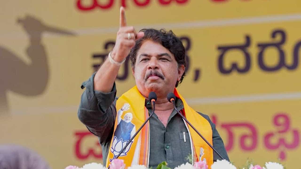 ನ್ಯಾಯಾಲಯದ ಕಣ್ಣಿಗೆ ಮಣ್ಣೆರಚಿ ದೆಹಲಿ ಪ್ರವಾಸ: ಸಚಿವ ನಾಗೇಂದ್ರ ವಿರುದ್ಧ ಆರ್. ಅಶೋಕ್ ತೀವ್ರ ವಾಗ್ದಾಳಿ! ನ್ಯಾಯಾಲಯದ ಕಣ್ಣಿಗೆ ಮಣ್ಣೆರಚಿ ದೆಹಲಿ ಪ್ರವಾಸ: ಸಚಿವ ನಾಗೇಂದ್ರ ವಿರುದ್ಧ ಆರ್. ಅಶೋಕ್ ತೀವ್ರ ವಾಗ್ದಾಳಿ!