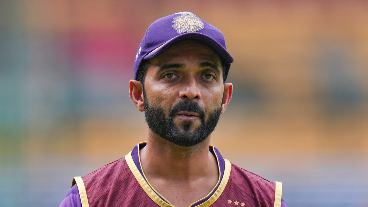 ಕೆಲವೇ ದಿನಗಳ ಹಿಂದೆ ಅಂತರರಾಷ್ಟ್ರೀಯ ಕ್ರಿಕೆಟ್ಗೆ ವಿದಾಯ ಹೇಳಿದ್ದ ಟೀಂ ಇಂಡಿಯಾದ ಅನುಭವಿ ಬ್ಯಾಟ್ಸ್ಮನ್ ಅಜಿಂಕ್ಯ ರಹಾನೆ ಇದೀಗ ವಿದೇಶಿ ಟಿ20 ಲೀಗ್ನಲ್ಲಿ ತಮ್ಮ ವೃತ್ತಿಜೀವನದ ಎರಡನೇ ಇನ್ನಿಂಗ್ಸ್ ಆರಂಭಿಸಲು ಸಜ್ಜಾಗಿದ್ದಾರೆ. ಯುರೋಪಿಯನ್ ಟಿ20 ಪ್ರೀಮಿಯರ್ ಲೀಗ್ನ ಉದ್ಘಾಟನಾ ಆವೃತ್ತಿಯಲ್ಲಿ ಅಜಿಂಕ್ಯ ರಹಾನೆ ಅವರನ್ನು 'ಮಾರ್ಕ್ವೀ ಆಟಗಾರ'ನನ್ನಾಗಿ ನೇಮಿಸಿಕೊಂಡಿರುವುದಾಗಿ ಆಮ್ಸ್ಟರ್ಡ್ಯಾಮ್ ಫ್ಲೇಮ್ಸ್ ಘೋಷಿಸಿದೆ(PC-PTI).