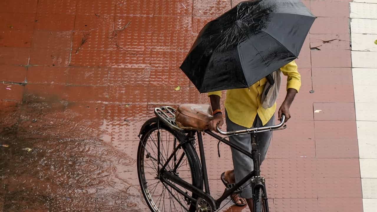 Karnataka Weather Forecast: ಕರಾವಳಿ ಜಿಲ್ಲೆಗಳಲ್ಲಿ ಮಳೆ, ಒಳನಾಡಿನಲ್ಲಿ ಗಾಳಿ ಸಹಿತ ಮಳೆ ಸಾಧ್ಯತೆ