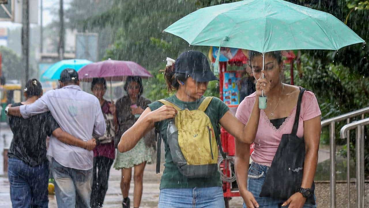 Karnataka Weather Forecast: ಆ 13ರವರೆಗೆ ರಾಜ್ಯದಲ್ಲಿ ಮಳೆ; ಯಾವ ದಿನದಂದು ಎಲ್ಲೆಲ್ಲಿ ಮಳೆ; ಇಲ್ಲಿದೆ ಮಾಹಿತಿ Karnataka Weather Forecast: ಆ 13ರವರೆಗೆ ರಾಜ್ಯದಲ್ಲಿ ಮಳೆ; ಯಾವ ದಿನದಂದು ಎಲ್ಲೆಲ್ಲಿ ಮಳೆ; ಇಲ್ಲಿದೆ ಮಾಹಿತಿ