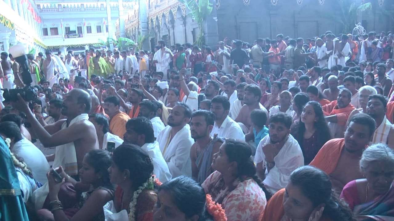 ಪೂರ್ವರಾಧನೆ ಹಿನ್ನೆಲೆ ವಿಜೃಂಭಣೆಯಿಂದ ನಡೆದ ವಿಶೇಷ ಧಾರ್ಮಿಕ ಕೈಂಕರ್ಯಗಳಿಗೆ ಶ್ರೀಮಠ ಸಾಕ್ಷಿಯಾಗಿದ್ದು, ಇನ್ನೂ ಎರಡು ದಿನ ರಾಯರ ಭಕ್ತರಿಗೆ ಹಬ್ಬವೋ ಹಬ್ಬ.