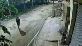 ಪೀಣ್ಯದಲ್ಲಿ ಪುಡಿ ರೌಡಿಗಳ ಪುಂಡಾಟ, ಕಲ್ಲು ತೂರಿ ಕಾರು ಧ್ವಂಸ!