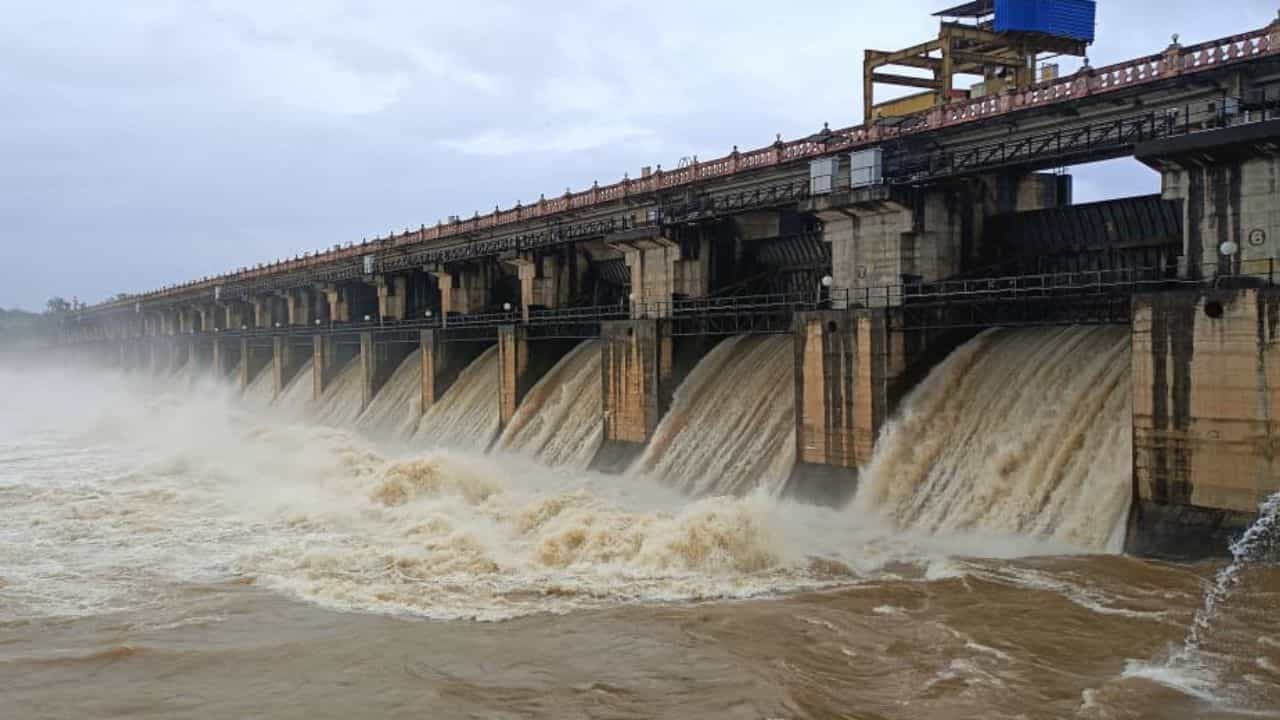 Karnataka Dam Water Level: ಹೇಮಾವತಿಗೆ 11 ಟಿಎಂಸಿ ನೀರು ಸೇರ್ಪಡೆ, ಆಲಮಟ್ಟಿ, ತುಂಗಾ ಜಲಾಶಯಗಳು ಭರ್ತಿ! Karnataka Dam Water Level: ಹೇಮಾವತಿಗೆ 11 ಟಿಎಂಸಿ ನೀರು ಸೇರ್ಪಡೆ, ಆಲಮಟ್ಟಿ, ತುಂಗಾ ಜಲಾಶಯಗಳು ಭರ್ತಿ!