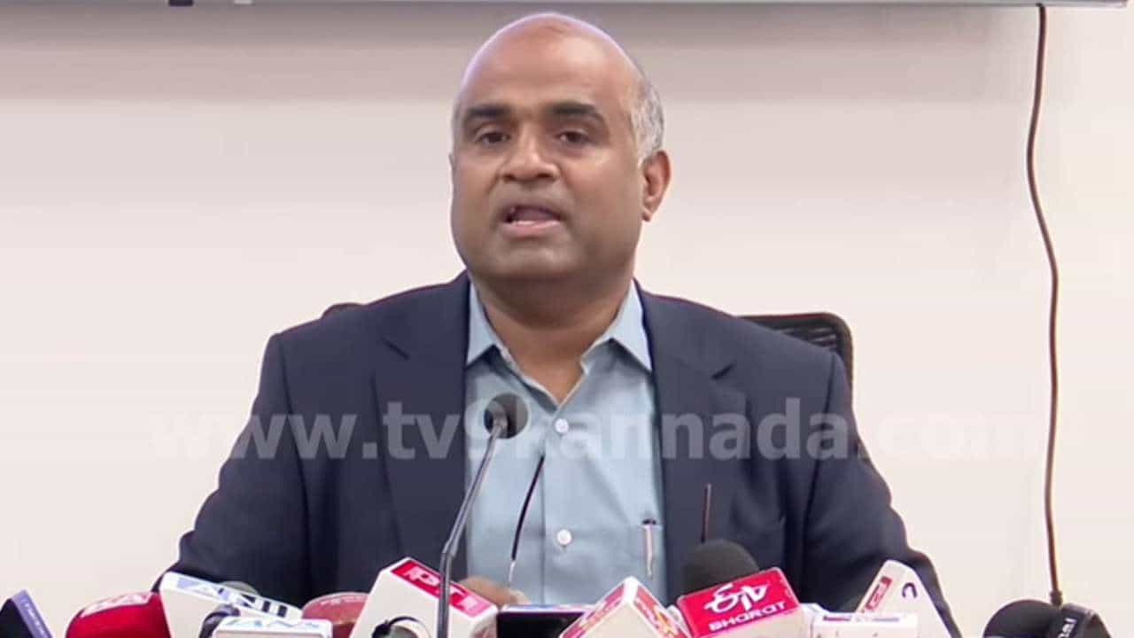 SIR ಕರಡು ಮತದಾರರ ಪಟ್ಟಿ ಪ್ರಕಟ: 1 ಕೋಟಿಗೂ ಅಧಿಕ ಮತದಾರರ ಹೆಸರು ಡಿಲೀಟ್; ಸೆ.23ರವರೆಗೆ ಆಕ್ಷೇಪಣೆಗೆ ಅವಕಾಶ SIR ಕರಡು ಮತದಾರರ ಪಟ್ಟಿ ಪ್ರಕಟ: 1 ಕೋಟಿಗೂ ಅಧಿಕ ಮತದಾರರ ಹೆಸರು ಡಿಲೀಟ್; ಸೆ.23ರವರೆಗೆ ಆಕ್ಷೇಪಣೆಗೆ ಅವಕಾಶ