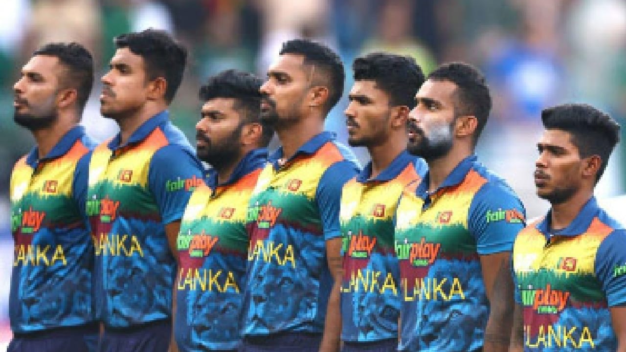 ಶ್ರೀಲಂಕಾ: ಮಾಜಿ ವಿಶ್ವ ಚಾಂಪಿಯನ್ಸ್ ಶ್ರೀಲಂಕಾ ತಂಡವು ಇತ್ತೀಚಿನ ಏಕದಿನ ಸರಣಿಗಳಲ್ಲಿ ಉತ್ತಮ ಪ್ರದರ್ಶನ ನೀಡಿ ಶ್ರೇಯಾಂಕ ಸುಧಾರಿಸಿಕೊಂಡಿದ್ದು, 6ನೇ ಸ್ಥಾನದೊಂದಿಗೆ ಅರ್ಹತೆ ಖಚಿತಪಡಿಸಿದೆ. (PC: Getty Images)