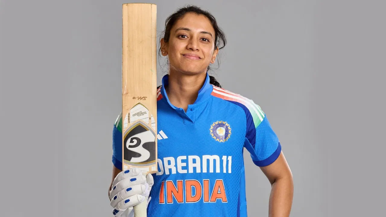 ಇದೀಗ ಸುಝಿ ಬೇಟ್ಸ್ ಹೆಸರಿನಲ್ಲಿದ್ದ ದಾಖಲೆಯನ್ನು ಮುರಿದು ಸ್ಮೃತಿ ಮಂಧಾನ ದ್ವಿತೀಯ ಸ್ಥಾನಕ್ಕೇರಿದ್ದಾರೆ. ಮೂರು ಸ್ವರೂಪಗಳಲ್ಲೂ ಟೀಮ್ ಇಂಡಿಯಾವನ್ನು ಪ್ರತಿನಿಧಿಸಿರುವ ಸ್ಮೃತಿ ಒಟ್ಟು 10,756* ರನ್​ ಕಲೆಹಾಕುವ ಮೂಲಕ ಈ ಸಾಧನೆ ಮಾಡಿದ್ದಾರೆ. (PC: GettyImages)
