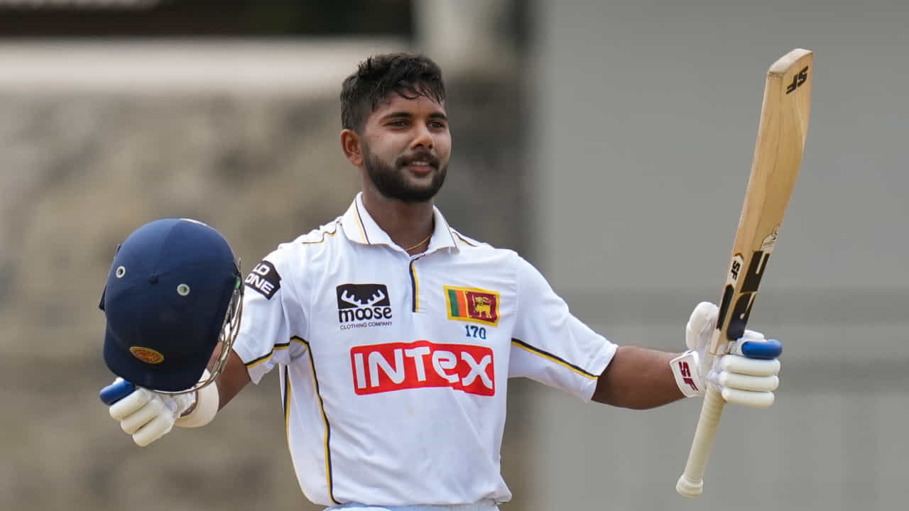 IND vs SL: 2 ಪಂದ್ಯಗಳಲ್ಲಿ 3ನೇ ಶತಕ; ಭಾರತವನ್ನು ಕಾಡಿದ ಸೋನಲ್ ಸುನಾಮಿ IND vs SL: 2 ಪಂದ್ಯಗಳಲ್ಲಿ 3ನೇ ಶತಕ; ಭಾರತವನ್ನು ಕಾಡಿದ ಸೋನಲ್ ಸುನಾಮಿ