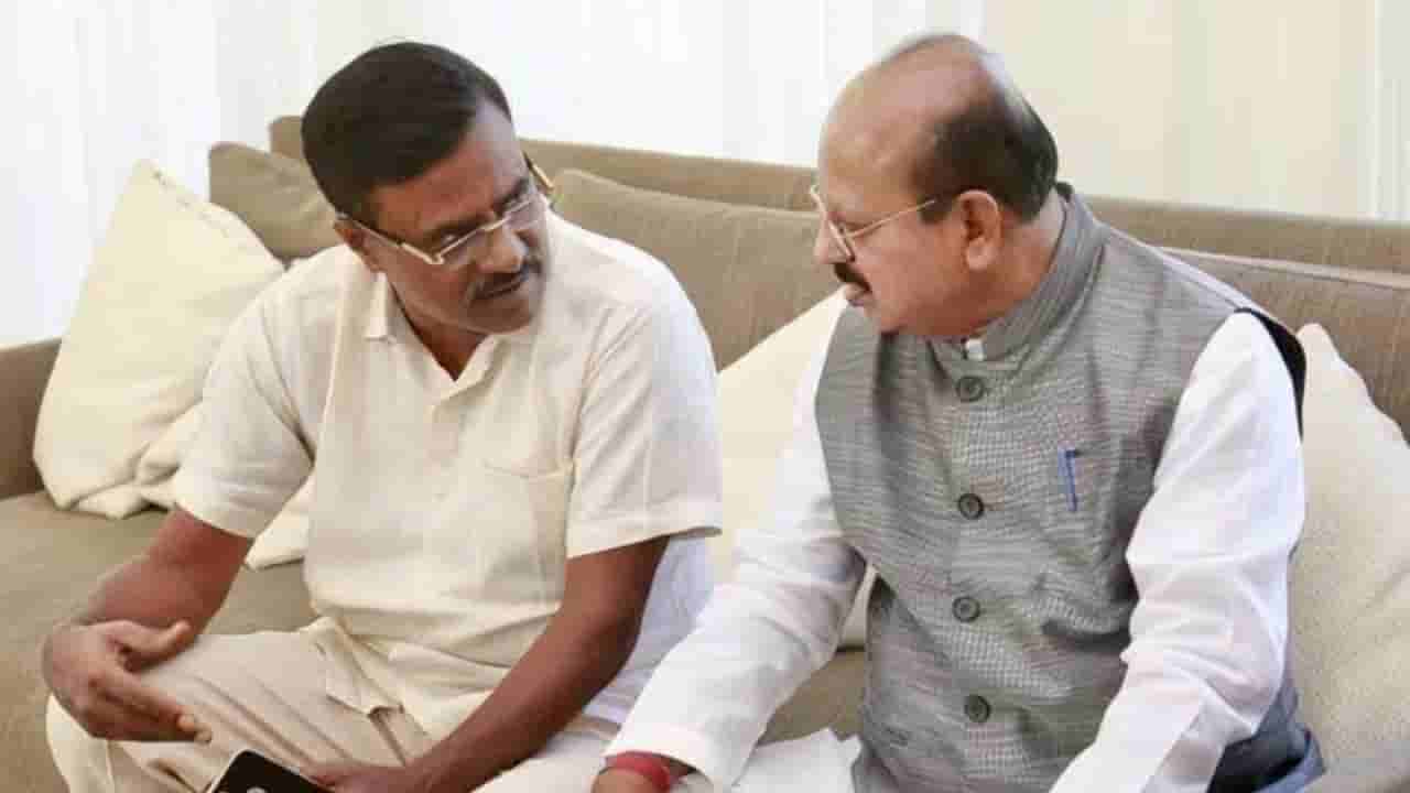 ‘ಕೈ’ ಮನೆಯಲ್ಲಿ ತಾರಕಕ್ಕೇರಿದ ಅಸಮಾಧಾನ: ವಿಪಕ್ಷದ ಸಾಲಿನಲ್ಲಿ ಆಸನ ಕೇಳಲು ಮುಂದಾದ ಜಯಚಂದ್ರ, ಹೆಚ್ಡಿಕೆ ನಡೆ ಸ್ಮರಿಸಿದ ಎಸ್ಆರ್ ಶ್ರೀನಿವಾಸ್