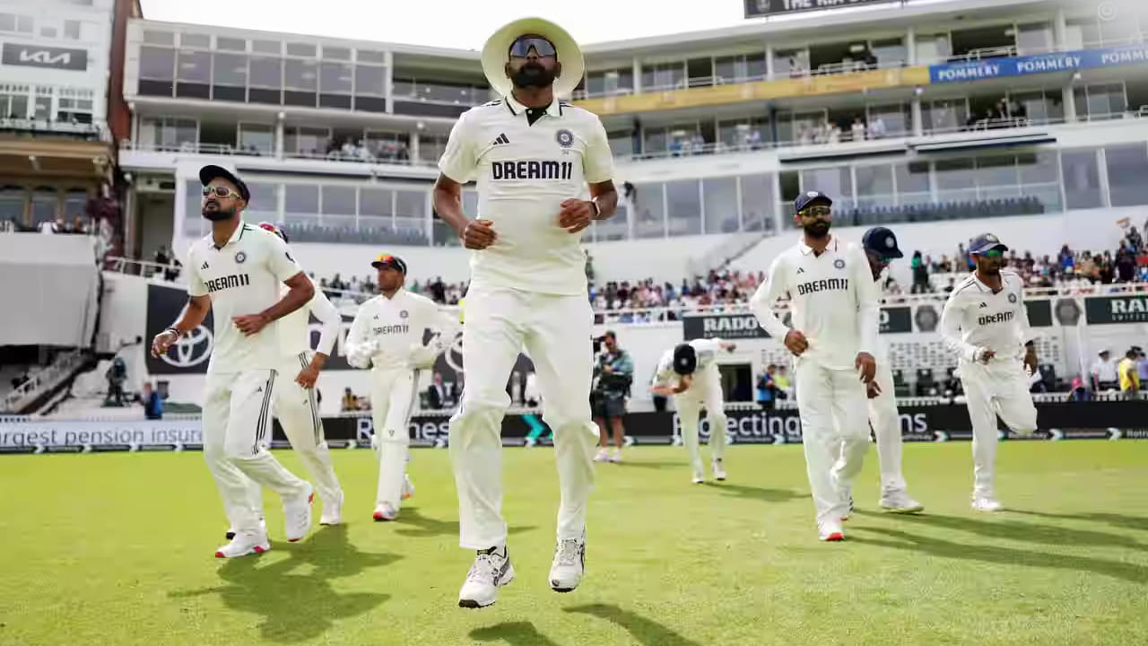 ಅಂದರೆ ಟೀಮ್ ಇಂಡಿಯಾಗೆ WTC ಸರಣಿಯಲ್ಲಿ ಉಳಿದಿರುವುದು ಕೇವಲ 8 ಪಂದ್ಯಗಳು ಮಾತ್ರ. ಈ ಎಂಟು ಮ್ಯಾಚ್ಗಳಲ್ಲಿ 7 ಜಯ ಸಾಧಿಸಿದರೆ ಭಾರತ ತಂಡವು ಶೇಕಡಾವಾರು (PCT) 68.52% ಅಂಕಗಳೊಂದಿಗೆ ನೇರವಾಗಿ ವಿಶ್ವ ಟೆಸ್ಟ್ ಚಾಂಪಿಯನ್ಶಿಪ್ನ ಫೈನಲ್ಗೇರಲಿದೆ. (PC: BCCI)