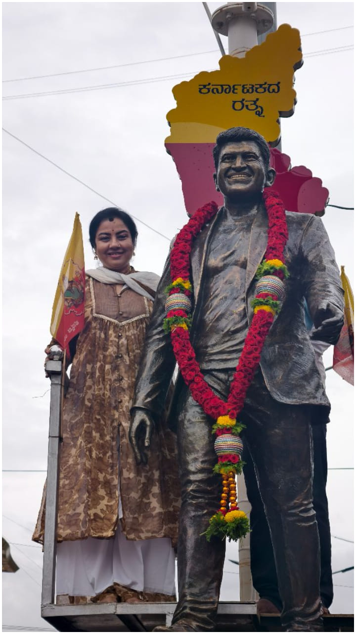 ನಟ ಪುನೀತ್ ಪ್ರತಿಮೆಗೆ ತಾರಾ ಮಾಲಾರ್ಪಣೆ