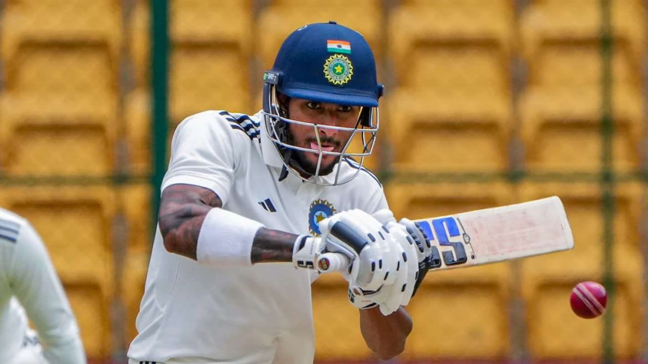 ತಿಲಕ್ ವರ್ಮಾ ಶತಕ ಬಾರಿಸಿದಲ್ಲದೆ ತಂಡವನ್ನು ಸಂಕಷ್ಟದಿಂದ ಪಾರು ಮಾಡಿದರು. ಏಕೆಂದರೆ ಒಂದು ಹಂತದಲ್ಲಿ ದಕ್ಷಿಣ ವಲಯ ತಂಡವು 80 ರನ್ಗಳಿಗೆ ಐದು ವಿಕೆಟ್ಗಳನ್ನು ಕಳೆದುಕೊಂಡು ಸಂಕಷ್ಟದಲ್ಲಿತ್ತು. ಉತ್ತರ ವಲಯದ ವೇಗದ ಬೌಲರ್ ಗುರ್ನೂರ್ ಬ್ರಾರ್ ನಾಲ್ಕು ವಿಕೆಟ್ಗಳನ್ನು ಪಡೆದು ಎದುರಾಳಿ ತಂಡದ ಬೆವರಿಳಿಸಿದ್ದರು. ಆದರೆ ತಿಲಕ್, ಶ್ರೇಯಸ್ ಗೋಪಾಲ್ ಜೊತೆಗೂಡಿ ತಮ್ಮ ತಂಡವನ್ನು ಹಿನ್ನಡೆಯಿಂದ ಪಾರು ಮಾಡಿದರು.