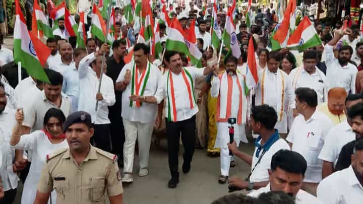ಬೆಂಗಳೂರಿನಲ್ಲಿ ಬಿಜೆಪಿ ವತಿಯಿಂದ ಹರ್ ಘರ್ ತಿರಂಗಾ ಯಾತ್ರೆ: ಪ್ರಮುಖ ನಾಯಕರು ಭಾಗಿ ಬೆಂಗಳೂರಿನಲ್ಲಿ ಬಿಜೆಪಿ ವತಿಯಿಂದ ಹರ್ ಘರ್ ತಿರಂಗಾ ಯಾತ್ರೆ: ಪ್ರಮುಖ ನಾಯಕರು ಭಾಗಿ