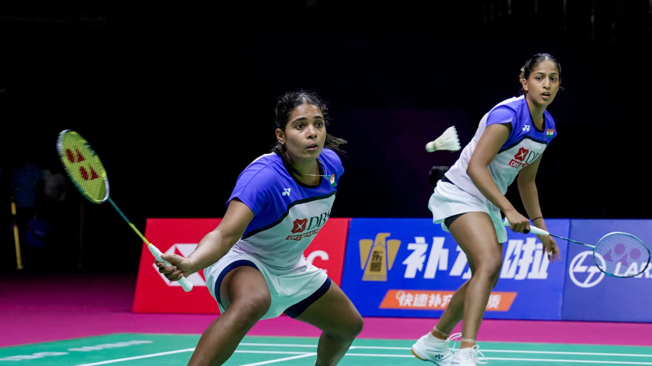 2026 ರ ವಿಶ್ವ ಬ್ಯಾಡ್ಮಿಂಟನ್ ಚಾಂಪಿಯನ್ಶಿಪ್ನಲ್ಲಿ ಭಾರತದ ಈ ಜೋಡಿ 64 ರ ಸುತ್ತಿನಲ್ಲಿ ಸ್ಪೇನ್ನ ಪೌಲಾ ಲೋಪೆಜ್ ಮತ್ತು ಲೂಸಿಯಾ ರೊಡ್ರಿಗಸ್ ವಿರುದ್ಧ 21-9, 21-13 ಅಂತರದಲ್ಲಿ ಭರ್ಜರಿ ಜಯ ಸಾಧಿಸುವ ಮೂಲಕ ತಮ್ಮ ಅಭಿಯಾನವನ್ನು ಪ್ರಾರಂಭಿಸಿತು. ನಂತರ 32 ರ ಸುತ್ತಿನಲ್ಲಿ 16 ನೇ ಶ್ರೇಯಾಂಕದ ಲಾರೆನ್ ಲ್ಯಾಮ್ ಮತ್ತು ಅಮೆರಿಕದ ಅಲಿಸನ್ ಲೀ ಅವರನ್ನು 21-15, 21-12 ಅಂತರದಲ್ಲಿ ಮಣಿಸಿತು.