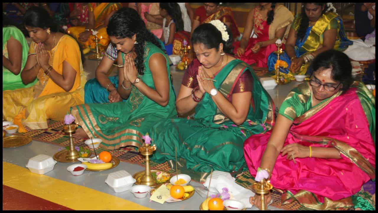 Varalakshmi Vrata: ವರಮಹಾಲಕ್ಷ್ಮಿ ವ್ರತ ಯಾರು ಆಚರಿಸಬಹುದು ಮತ್ತು ಹೇಗೆ? ಸಂಪೂರ್ಣ ಮಾರ್ಗದರ್ಶಿ ಇಲ್ಲಿದೆ Varalakshmi Vrata: ವರಮಹಾಲಕ್ಷ್ಮಿ ವ್ರತ ಯಾರು ಆಚರಿಸಬಹುದು ಮತ್ತು ಹೇಗೆ? ಸಂಪೂರ್ಣ ಮಾರ್ಗದರ್ಶಿ ಇಲ್ಲಿದೆ
