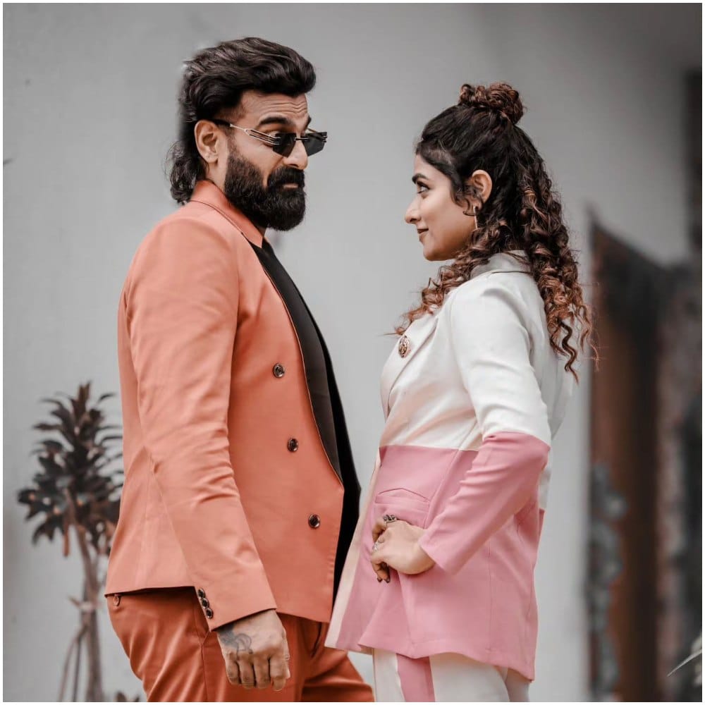 ಬಿಗ್ ಬಾಸ್ ಕನ್ನಡ ಸೀಸನ್ 10ರಲ್ಲಿ ಇಬ್ಬರೂ ಪ್ರಬಲ ಸ್ಪರ್ಧಿಗಳಾಗಿ ಕಣಕ್ಕಿಳಿದು ಹಾವು-ಮುಂಗುಸಿಯಂತೆ ಸೆಣೆಸಾಡಿದ್ದರು. ಮನೆಯಲ್ಲಿ ಅವರ ನಡುವೆ ನಡೆದ ಪ್ರತಿಯೊಂದು ಟಾಸ್ಕ್ ಹಾಗೂ ಜಗಳಗಳು ಇಡೀ ಶೋನ ಟಿಆರ್‌ಪಿಯನ್ನೇ ಬದಲಾಯಿಸಿದ್ದವು. ಬಿಗ್ ಬಾಸ್ ಇತಿಹಾಸದಲ್ಲೇ ಅತ್ಯಂತ ತೀವ್ರ ಸ್ಪರ್ಧೆ ನೀಡಿದ ಕಾಂಪೇಟಿಟರ್ಸ್ ಎನಿಸಿಕೊಂಡು ಪ್ರೇಕ್ಷಕರ ಗಮನ ಸೆಳೆದಿದ್ದರು.