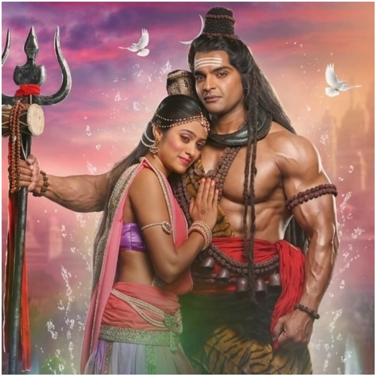 ಕಿರುತೆರೆಯ ಜನಪ್ರಿಯ ಜೋಡಿ ಸಂಗೀತಾ ಶೃಂಗೇರಿ ಹಾಗೂ ವಿನಯ್ ಗೌಡ ಅವರು ಸಾಮಾಜಿಕ ಜಾಲತಾಣದಲ್ಲಿ ಹಂಚಿಕೊಂಡಿರುವ ನೂತನ ಫೋಟೋ ಮತ್ತು ಕ್ಯಾಪ್ಷನ್ ಈಗ ಅಭಿಮಾನಿಗಳಲ್ಲಿ ತೀವ್ರ ಕುತೂಹಲ ಮೂಡಿಸಿದೆ. 'ಹರ ಹರ ಮಹಾದೇವ' ಧಾರಾವಾಹಿಯ ಶಿವ-ಸತಿಯಾಗಿ ಕಿರುತೆರೆ ವೀಕ್ಷಕರ ಮನಗೆದ್ದಿದ್ದ ಈ ನಟ-ನಟಿ, ಇದೀಗ ತಮ್ಮ ಮುಂದಿನ ನಡೆ ಏನು ಎಂಬ ಪ್ರಶ್ನೆಯನ್ನು ಪ್ರೇಕ್ಷಕರ ಮುಂದಿಟ್ಟಿದ್ದಾರೆ.
