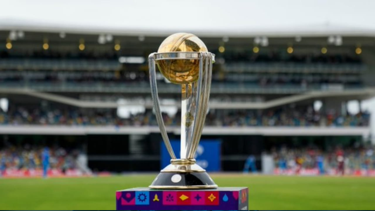 2027 ರ ಏಕದಿನ ವಿಶ್ವಕಪ್ ಅಕ್ಟೋಬರ್ 4 ರಿಂದ ನವೆಂಬರ್ 21 ರವರೆಗೆ ದಕ್ಷಿಣ ಆಫ್ರಿಕಾ, ಜಿಂಬಾಬ್ವೆ ಮತ್ತು ನಮೀಬಿಯಾದಲ್ಲಿ ನಡೆಯಲಿದೆ. ಕೆಲವು ದಿನಗಳ ಹಿಂದೆ ಐಸಿಸಿ, ಈ ಪಂದ್ಯಾವಳಿಗಾಗಿ ಒಟ್ಟು 12 ಸ್ಥಳಗಳನ್ನು ಆಯ್ಕೆ ಮಾಡಲಾಗಿದೆ. ಅದರಲ್ಲಿ ಭಾಗಶಃ ಪಂದ್ಯಗಳು ದಕ್ಷಿಣ ಆಫ್ರಿಕಾದಲ್ಲಿ ನಡೆಯಲಿವೆ. ಉಳಿದ ಪಂದ್ಯಗಳು ಇನ್ನೇರಡು ದೇಶಗಳಲ್ಲಿ ನಡೆಯಲಿವೆ.