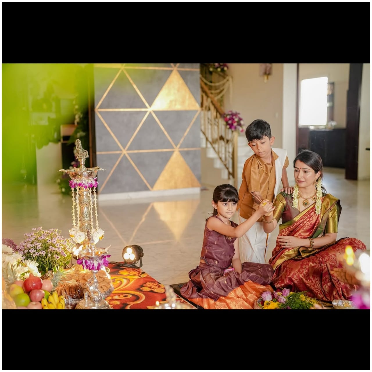 ಪ್ರತಿ ಹಬ್ಬದಲ್ಲಿ ಯಶ್ ಕೂಡ ಜೊತೆಯಾಗುತ್ತಿದ್ದರು. ಆದರೆ ಈ ಬಾರಿ ಅವರು ‘ಟಾಕ್ಸಿಕ್’ ಸಿನಿಮಾದ ಪ್ರಚಾರದಲ್ಲಿ ತೊಡಗಿಕೊಂಡಿರುವ ಕಾರಣದಿಂದ ಹಬ್ಬ ಆಚರಿಸಲು ಅವರಿಗೆ ಬಿಡುವು ಸಿಕ್ಕಿಲ್ಲ.
