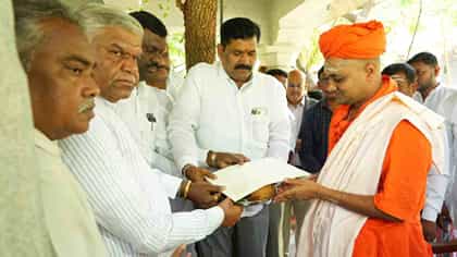 ಮೈಸೂರು ದಸರಾ ಉದ್ಘಾಟನೆಗೆ ಕೊಪ್ಪಳ ಶ್ರೀಗಳಿಗೆ ಅಧಿಕೃತ ಆಹ್ವಾನ
