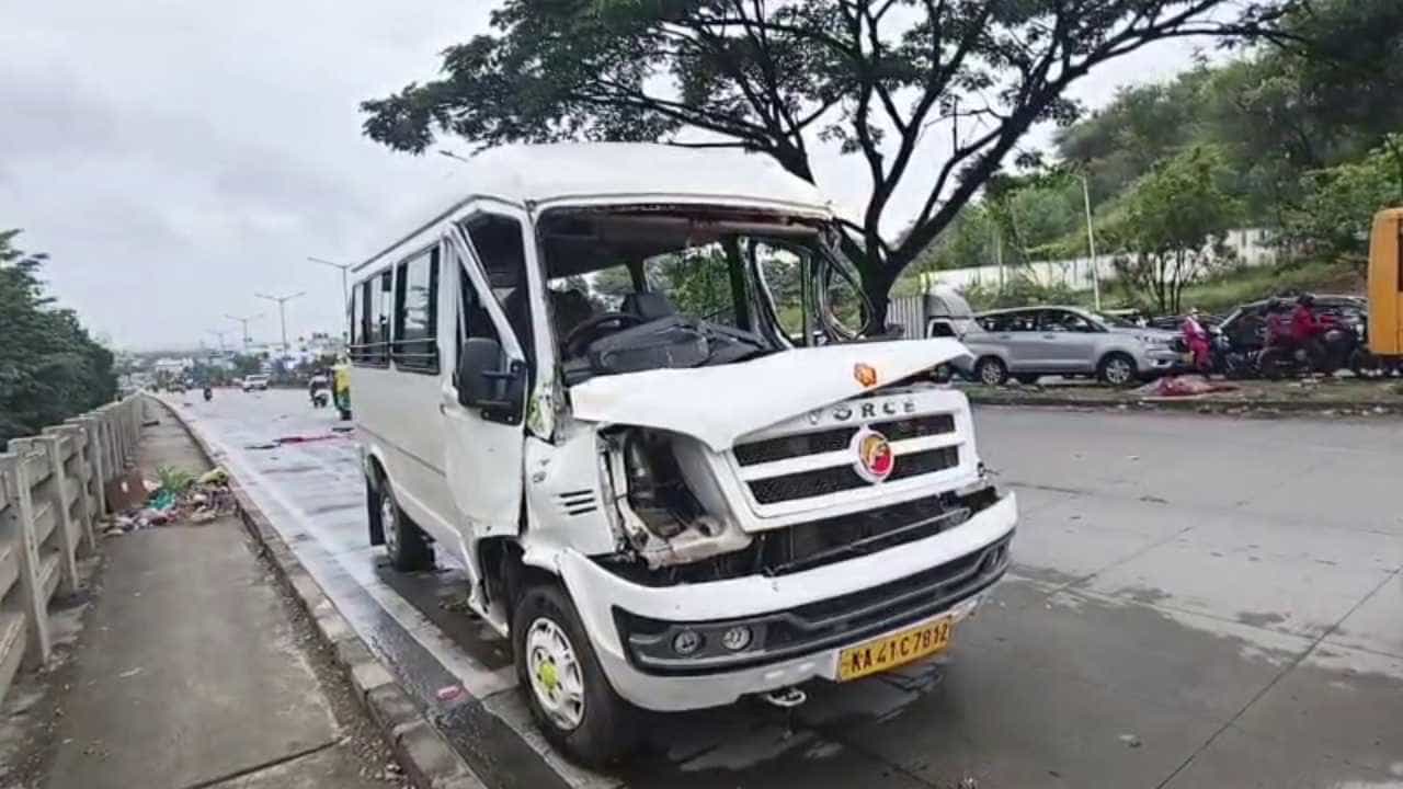 ಬೆಂಗಳೂರಿನಲ್ಲಿ ವ್ಹೀಲಿಂಗ್ ಪುಂಡರ ಹುಚ್ಚಾಟಕ್ಕೆ ಟಿಟಿ ವಾಹನ ಅಪಘಾತ: ಓರ್ವ ಸಾವು, ಐವರಿಗೆ ಗಾಯ! ಬೆಂಗಳೂರಿನಲ್ಲಿ ವ್ಹೀಲಿಂಗ್ ಪುಂಡರ ಹುಚ್ಚಾಟಕ್ಕೆ ಟಿಟಿ ವಾಹನ ಅಪಘಾತ: ಓರ್ವ ಸಾವು, ಐವರಿಗೆ ಗಾಯ!