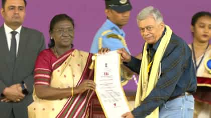 ಹೆಮ್ಮೆಯ ಕ್ಷಣ: ‘ದಾದಾ ಸಾಹೇಬ್ ಫಾಲ್ಕೆ’ ಪ್ರಶಸ್ತಿ ಸ್ವೀಕರಿಸಿದ ಅನಂತ್ ನಾಗ್