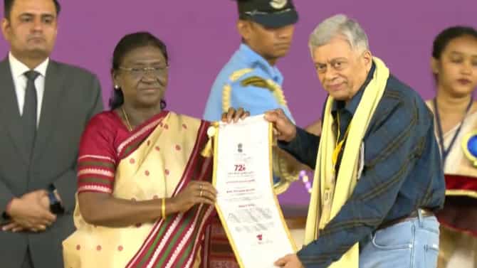 ಹೆಮ್ಮೆಯ ಕ್ಷಣ: ‘ದಾದಾ ಸಾಹೇಬ್ ಫಾಲ್ಕೆ’ ಪ್ರಶಸ್ತಿ ಸ್ವೀಕರಿಸಿದ ಅನಂತ್ ನಾಗ್
