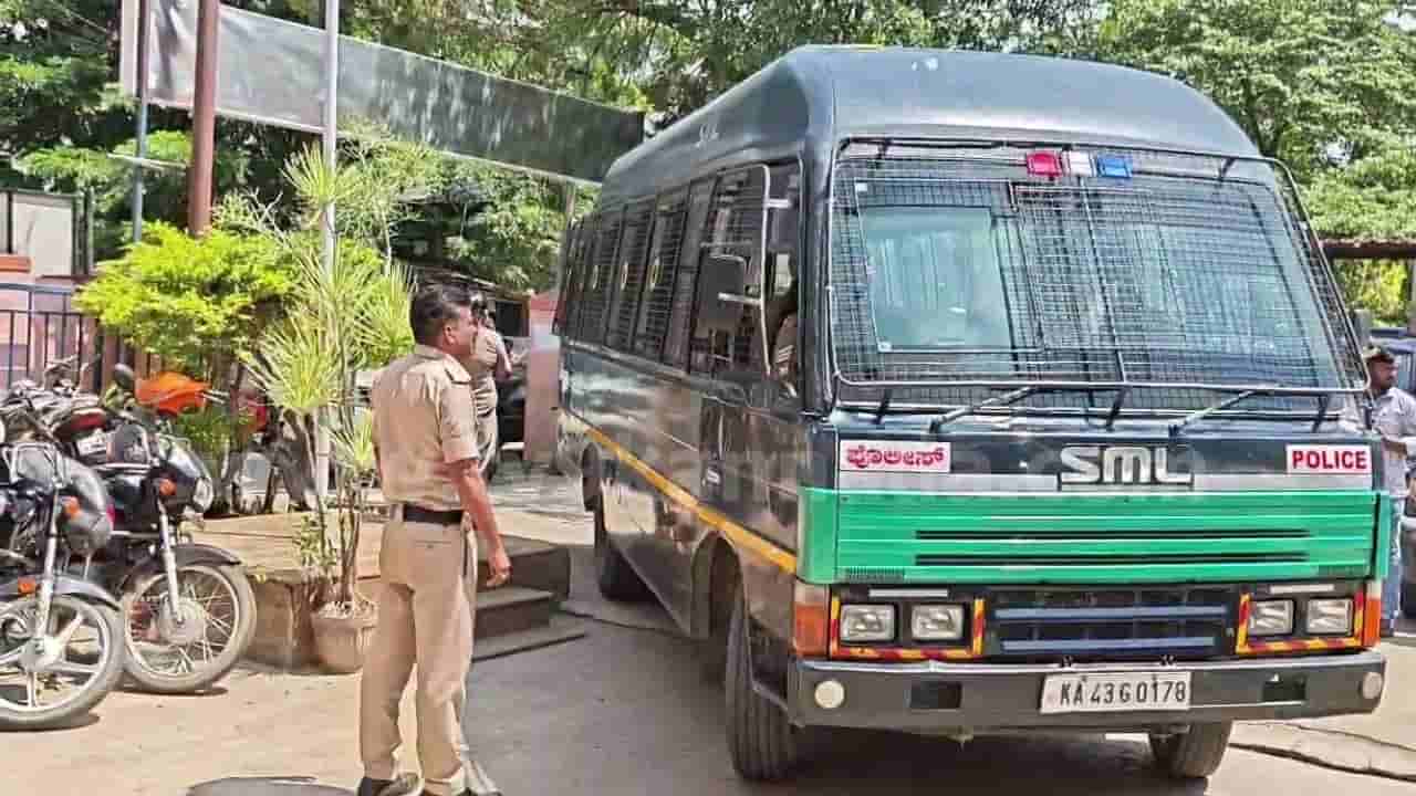 ಬೆಂಗಳೂರಿನಲ್ಲಿ ಅಕ್ರಮ ಗನ್ ಡೀಲಿಂಗ್: ಕಂಟ್ರಿಮೇಡ್ ಪಿಸ್ತೂಲ್ಗಳನ್ನು ಮಾರಾಟ ಮಾಡುತ್ತಿದ್ದ 7 ಮಂದಿಯ ಬಂಧನ