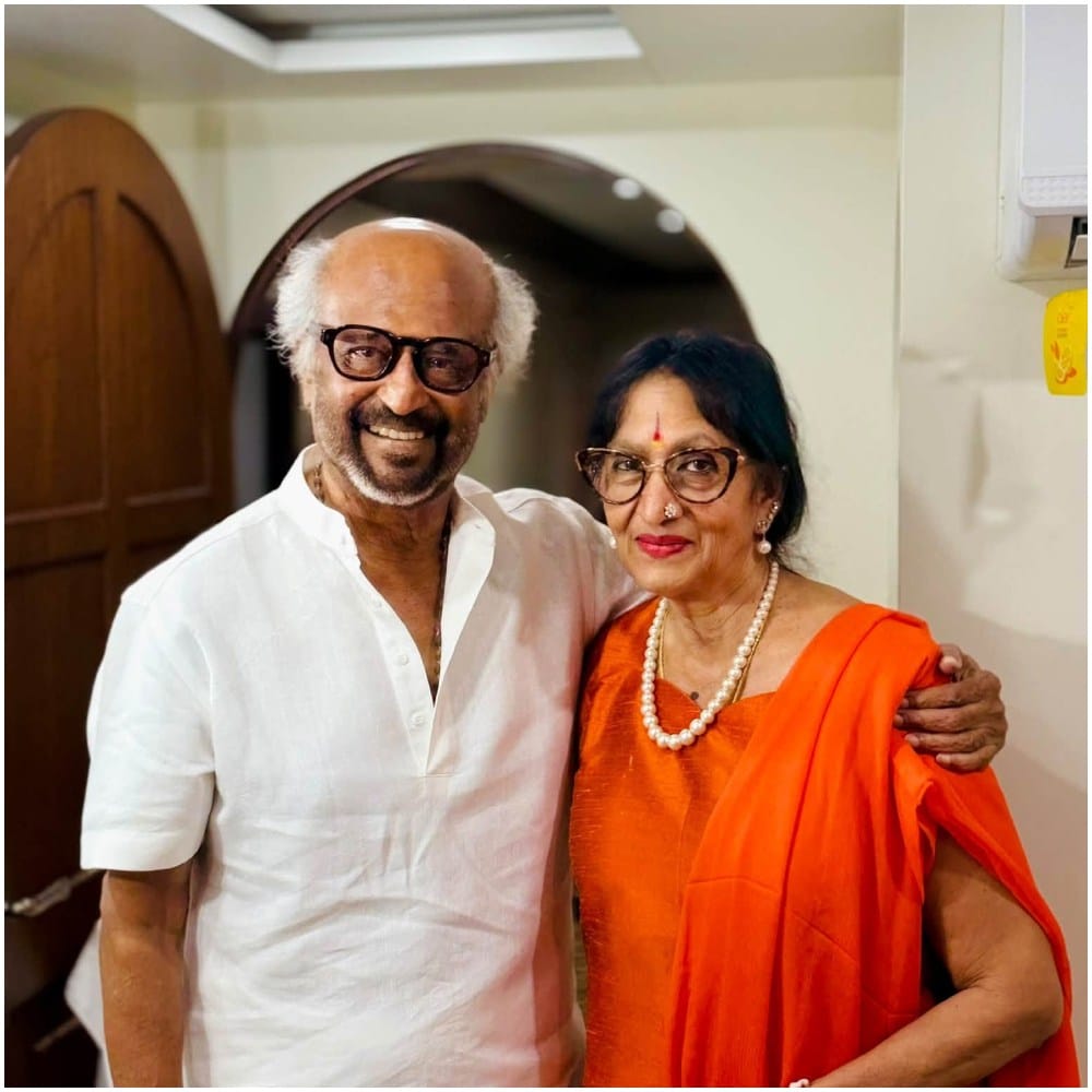 ಇನ್ನು, ವಿಷ್ಣುವರ್ಧನ್ ಪತ್ನಿ ಭಾರತಿ ವಿಷ್ಣುವರ್ಧನ್ ಕೂಡ ಈ ಸಂದರ್ಭದಲ್ಲಿ ಹಾಜರಿದ್ದರು. ಪತಿಯ ಗೆಳೆಯನ ಭೇಟಿ ಮಾಡಿದ ಖುಷಿ ಅವರಲ್ಲಿ ಇತ್ತು. ಭಾರತಿ ಅವರನ್ನು ಭೇಟಿ ಮಾಡಿ ರಜನಿಕಾಂತ್ ಕೂಡ ಖುಷಿಪಟ್ಟರು.