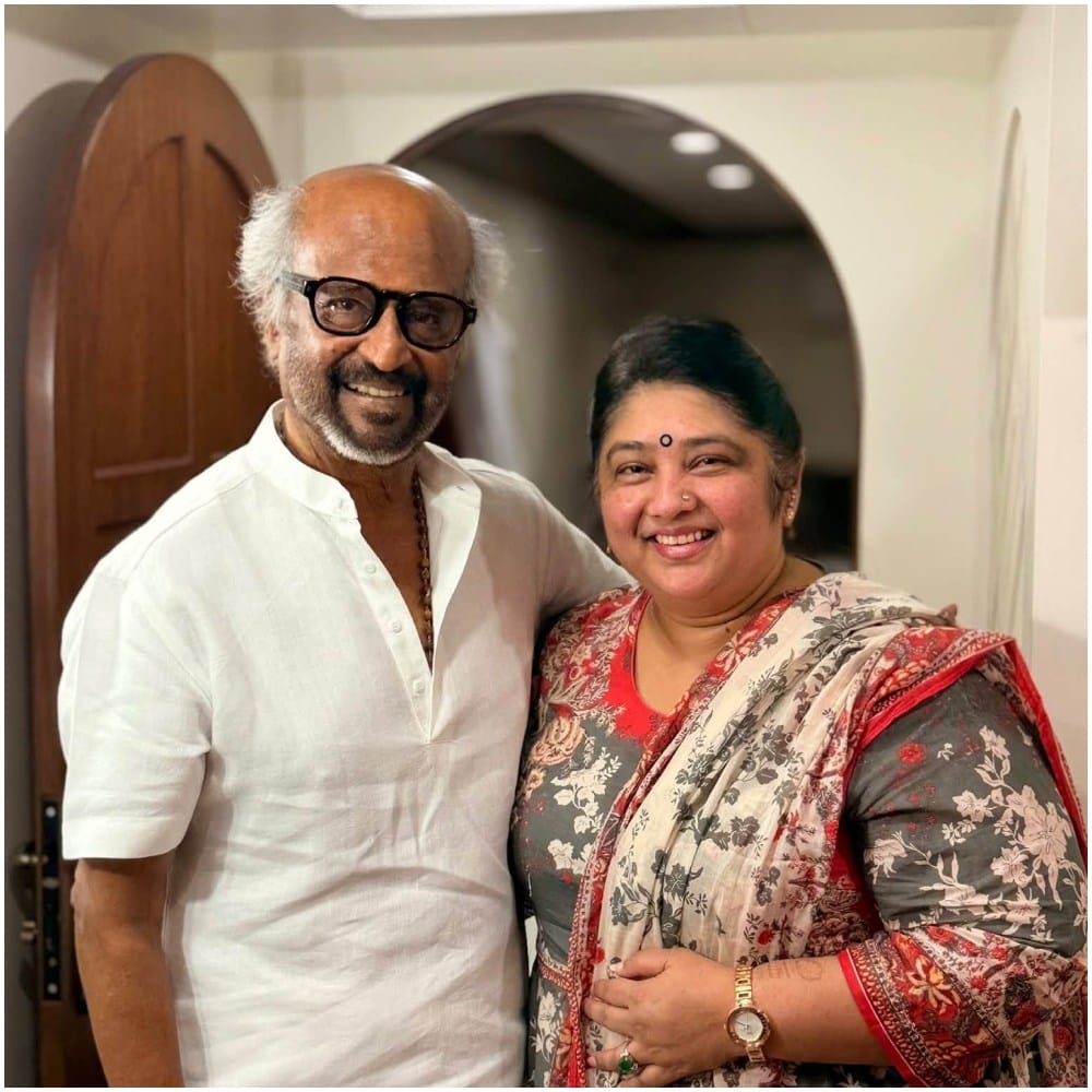 ಅನಿರುದ್ಧ್ ಅವರ ಪತ್ನಿ ಕೀರ್ತಿ ವಿಷ್ಣುವರ್ಧನ್ ಕೂಡ ರಜನಿಕಾಂತ್ ಜೊತೆ ಪೋಸ್ ಕೊಟ್ಟಿದ್ದಾರೆ. ಕೀರ್ತಿ ಅವರು ಖುಷಿ ಖುಷಿಯಿಂದ ರಜನಿಕಾಂತ್ ಜೊತೆ ಫೋಟೋ ಕ್ಲಿಕ್ಕಿಸಿಕೊಂಡು ಸಂಭ್ರಮಿಸಿದ್ದಾರೆ.