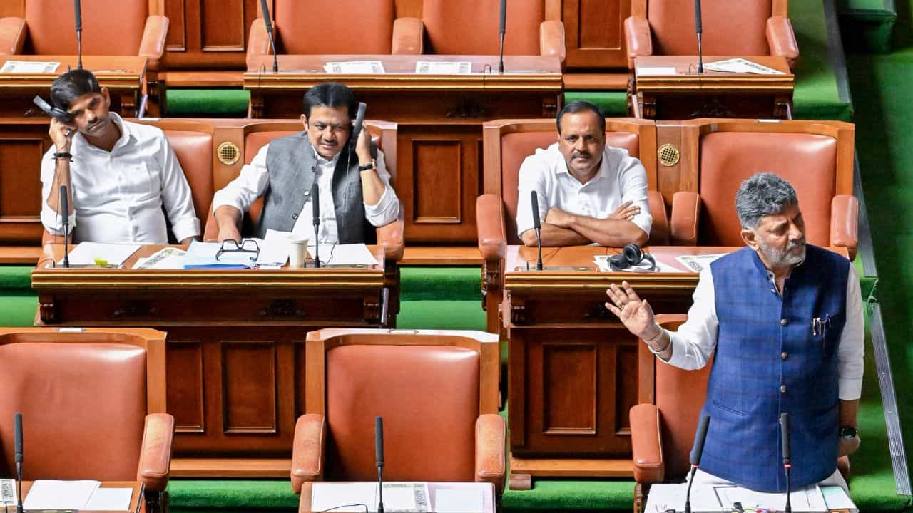 ಅಧಿವೇಶನದ ಮೊದಲ ದಿನವೇ ಕಸ್ತೂರಿ ರಂಗನ್ ವರದಿ ಬಗ್ಗೆ ಚರ್ಚೆ: ಸಾಧಕ-ಬಾಧಕಗಳ ಬಗ್ಗೆ ಸುದೀರ್ಘ ಸಮಾಲೋಚನೆ ಅಧಿವೇಶನದ ಮೊದಲ ದಿನವೇ ಕಸ್ತೂರಿ ರಂಗನ್ ವರದಿ ಬಗ್ಗೆ ಚರ್ಚೆ: ಸಾಧಕ-ಬಾಧಕಗಳ ಬಗ್ಗೆ ಸುದೀರ್ಘ ಸಮಾಲೋಚನೆ