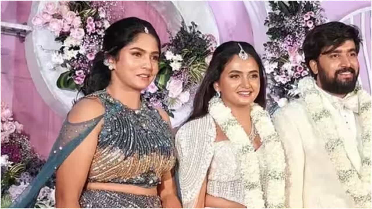 ನಟಿ ಭವ್ಯಾ ಗೌಡ ಮನೆಯಲ್ಲಿ ಮದುವೆ ಸಂಭ್ರಮ; ದಿವ್ಯಾ-ಹೇಮಂತ್ ಕಲ್ಯಾಣ ನಟಿ ಭವ್ಯಾ ಗೌಡ ಮನೆಯಲ್ಲಿ ಮದುವೆ ಸಂಭ್ರಮ; ದಿವ್ಯಾ-ಹೇಮಂತ್ ಕಲ್ಯಾಣ