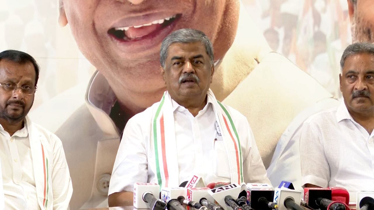 ಬಿ.ಕೆ. ಹರಿಪ್ರಸಾದ್ ಅವರು ಬೆಂಗಳೂರಿನಿಂದ RSS ಮತ್ತು ಬಿಜೆಪಿಗರನ್ನು ಓಡಿಸಬೇಕು ಎಂದು ಕರೆ ನೀಡಿದ್ದಾರೆ