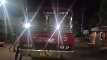 ಪ್ರಯಾಣಿಕರ ಮೊಬೈಲ್ ಟಾರ್ಚ್ ಬೆಳಕಲ್ಲೇ 15 ಕಿ.ಮೀ ಬಸ್ ಓಡಿಸಿದ ಚಾಲಕ