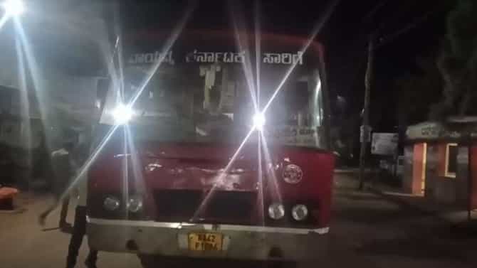 ಪ್ರಯಾಣಿಕರ ಮೊಬೈಲ್ ಟಾರ್ಚ್ ಬೆಳಕಲ್ಲೇ 15 ಕಿ.ಮೀ ಬಸ್ ಓಡಿಸಿದ ಚಾಲಕ