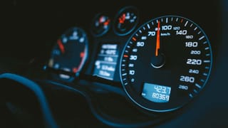 Auto Tips: ಕಾರಿನ ವೇಗವನ್ನು ಸ್ಪೀಡೋಮೀಟರ್‌ಗೆ ಹೇಗೆ ತಿಳಿಯುತ್ತದೆ? ಕಾರಿನೊಳಗೆ ನಡೆಯುವ ಪ್ರಕ್ರಿಯೆ ಏನು?