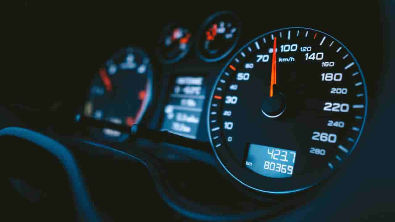 Auto Tips: ಕಾರಿನ ವೇಗವನ್ನು ಸ್ಪೀಡೋಮೀಟರ್ಗೆ ಹೇಗೆ ತಿಳಿಯುತ್ತದೆ? ಕಾರಿನೊಳಗೆ ನಡೆಯುವ ಪ್ರಕ್ರಿಯೆ ಏನು?
