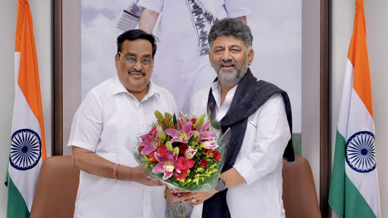 ಬರ ಪರಿಹಾರಕ್ಕೆ ಕೇಂದ್ರದ ಮೊರೆ: ಪ್ರಧಾನಿ ಭೇಟಿಗೆ ಸಮಯ ಕೇಳಿದ ಸಿಎಂ ಡಿಕೆ ಶಿವಕುಮಾರ್ ಬರ ಪರಿಹಾರಕ್ಕೆ ಕೇಂದ್ರದ ಮೊರೆ: ಪ್ರಧಾನಿ ಭೇಟಿಗೆ ಸಮಯ ಕೇಳಿದ ಸಿಎಂ ಡಿಕೆ ಶಿವಕುಮಾರ್