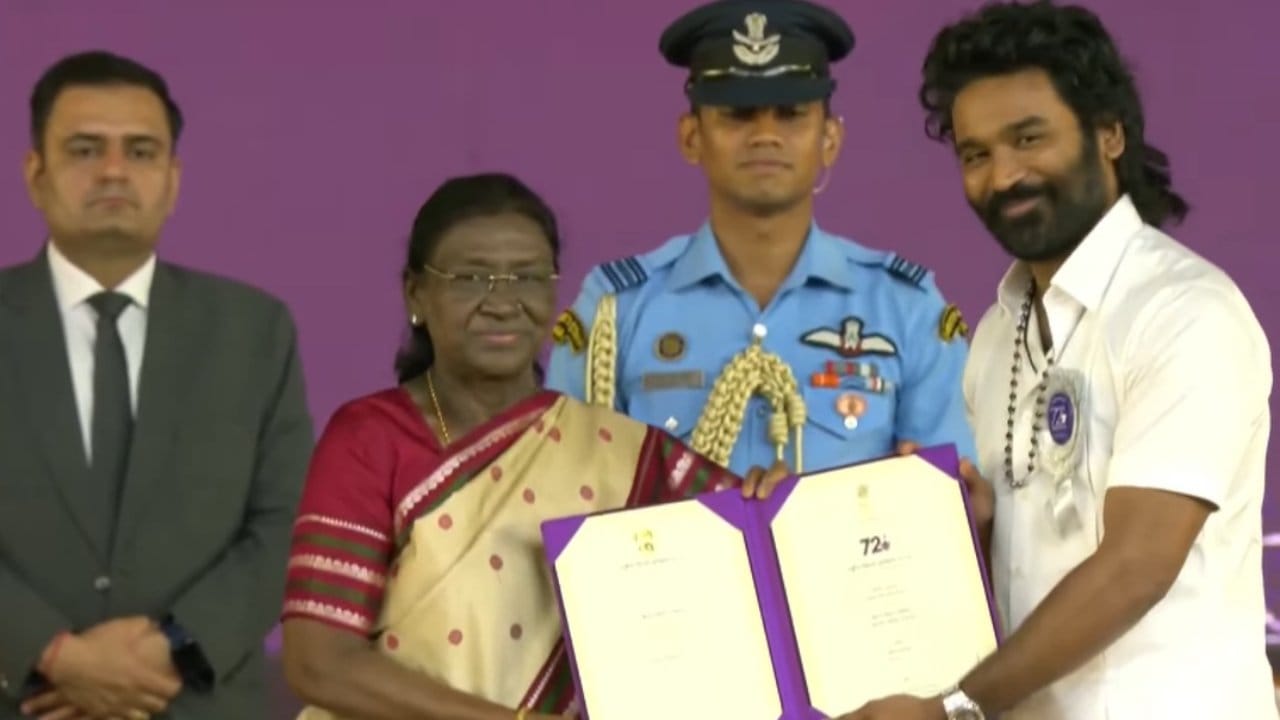 ತಮಿಳು ನಟ ಧನುಶ್ ಅವರಿಗೆ ‘ಕ್ಯಾಪ್ಟನ್ ಮಿಲ್ಲರ್’ ಮತ್ತು ಅವರದ್ದೇ ನಿರ್ದೇಶನದ ‘ರಾಯನ್’ ಸಿನಿಮಾಕ್ಕಾಗಿ ಎರಡು ರಾಷ್ಟ್ರೀಯ ಪ್ರಶಸ್ತಿಗಳು ಲಭ್ಯವಾದವು.