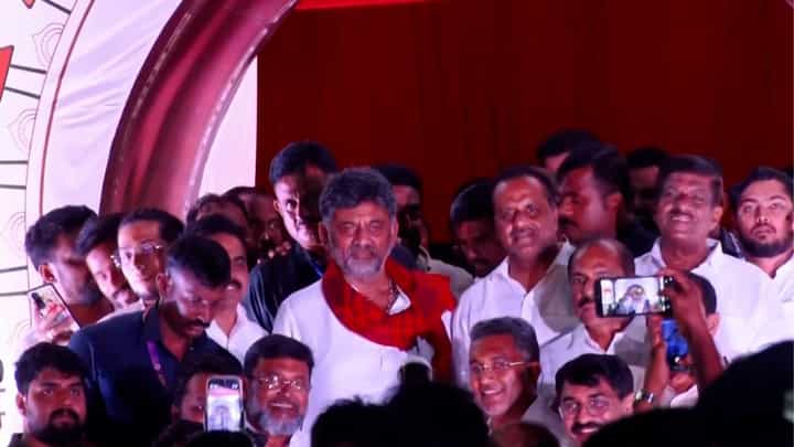 ಮಂಗಳೂರಿನಲ್ಲಿ 2 ಗಂಟೆಗಳ ಕಾಲ ಡಿನ್ನರ್ ಮೀಟಿಂಗ್ ನಡೆಸಿದ ಸಿಎಂ ಡಿ.ಕೆ. ಶಿವಕುಮಾರ್: ಬಿಜೆಪಿ ಶಾಸಕರ ಗೈರು ಮಂಗಳೂರಿನಲ್ಲಿ 2 ಗಂಟೆಗಳ ಕಾಲ ಡಿನ್ನರ್ ಮೀಟಿಂಗ್ ನಡೆಸಿದ ಸಿಎಂ ಡಿ.ಕೆ. ಶಿವಕುಮಾರ್: ಬಿಜೆಪಿ ಶಾಸಕರ ಗೈರು