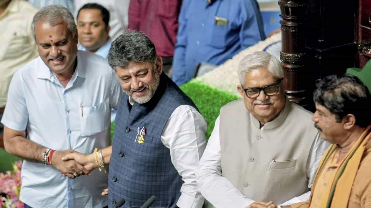 ನಿಮ್ಮ ದೈನಂದಿನ ಬದುಕಿನ ಮೇಲೆ ಹೆಚ್ಚು ಪ್ರಭಾವ ಬೀರುತ್ತಾರೆ ಶಾಸಕರು; ಇವರ ಅಧಿಕಾರ ವ್ಯಾಪ್ತಿ, ಕರ್ತವ್ಯಗಳ ಬಗ್ಗೆ ಮಾಹಿತಿ ನಿಮ್ಮ ದೈನಂದಿನ ಬದುಕಿನ ಮೇಲೆ ಹೆಚ್ಚು ಪ್ರಭಾವ ಬೀರುತ್ತಾರೆ ಶಾಸಕರು; ಇವರ ಅಧಿಕಾರ ವ್ಯಾಪ್ತಿ, ಕರ್ತವ್ಯಗಳ ಬಗ್ಗೆ ಮಾಹಿತಿ