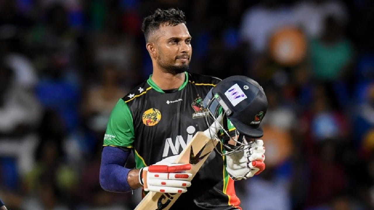 ಇದೀಗ ದಸುನ್ ಶಾನಕ ಅವರ ಆರ್ಭಟದೊಂದಿಗೆ ಕೆರಿಬಿಯನ್ ಪ್ರೀಮಿಯರ್ ಲೀಗ್​ನಲ್ಲಿನ 40 ಎಸೆತಗಳ ದಾಖಲೆ ಧೂಳೀಪಟವಾಗಿದೆ. ಕೇವಲ 39 ಎಸೆತಗಳಲ್ಲಿ ಮೂರಂಕಿ ಮೊತ್ತ ಕಲೆಹಾಕುವ ಮೂಲಕ ದಸುನ್ ಶಾನಕ ಹೊಸ ಇತಿಹಾಸ ನಿರ್ಮಿಸುವಲ್ಲಿ ಯಶಸ್ವಿಯಾಗಿದ್ದಾರೆ. (PC: CPL)