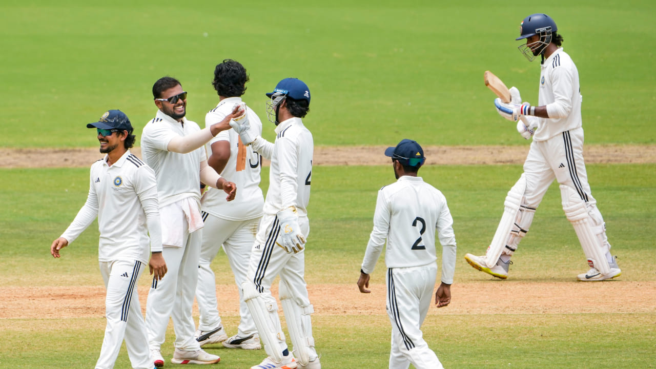 ಈ ಮುನ್ನಡೆಯೊಂದಿಗೆ ಎರಡನೇ ಇನ್ನಿಂಗ್ಸ್ ಆರಂಭಿಸಿದ ಪೂರ್ವ ವಲಯ ತಂಡ 5ನೇ ದಿನದಂದು 7 ವಿಕೆಟ್‌ಗಳನ್ನು ಕಳೆದುಕೊಂಡು 388 ರನ್ ಕಲೆಹಾಕಿತು. ಅಂತಿಮವಾಗಿ ಪಂದ್ಯವನ್ನು  ಡ್ರಾದಲ್ಲಿ ಕೊನೆಗೊಳಿಸಲು ನಿರ್ಧರಿಸಲಾಯಿತು. ಈ ಗೆಲುವಿನೊಂದಿಗೆ ಇಶಾನ್ ಕಿಶನ್ ಪ್ರಥಮ ದರ್ಜೆ ಕ್ರಿಕೆಟ್​ನಲ್ಲಿ ಒಂದೇ ಒಂದು ಪಂದ್ಯವನ್ನು ಸೋಲದ ಸರಣಿಯನ್ನು ಮುಂದವರೆಸಿದ್ದಾರೆ(PC-PTI).