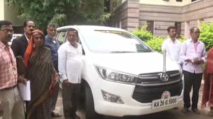 ಗದಗ: ದಶಕಗಳು ಕಳೆದರೂ ರೈತರಿಗೆ ಸಿಗದ ಪರಿಹಾರ; ಡಿಸಿ, ಎಡಿಸಿ ಕಾರು ಜಪ್ತಿ